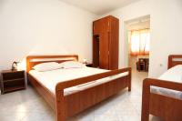 Posteľ alebo postele v izbe v ubytovaní Apartments by the sea Sreser, Peljesac - 10138