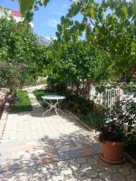 Vonkajšia záhrada v ubytovaní Apartments with a parking space Orebic, Peljesac - 11834