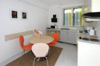 Kuchyňa alebo kuchynka v ubytovaní Apartments by the sea Trogir - 11895