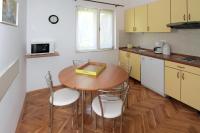 Kuchyňa alebo kuchynka v ubytovaní Apartments by the sea Trogir - 11895