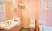 A bathroom at Hotel Guitart Rosa - Adults Only