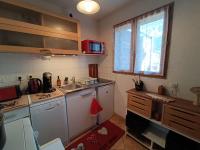 Kuchyňa alebo kuchynka v ubytovaní Appartement avec terrasse et parking Privé