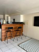 Kuchyňa alebo kuchynka v ubytovaní Appartement à 50 mètres de la Plage des Estagnots à Seignosse, Landes