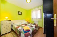 Posteľ alebo postele v izbe v ubytovaní Apartments by the sea Tkon, Pasman - 12346