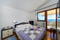 Posteľ alebo postele v izbe v ubytovaní Apartments by the sea Tkon, Pasman - 12346