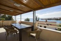 Balkón alebo terasa v ubytovaní Apartments by the sea Mavarstica, Ciovo - 12696