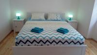 Posteľ alebo postele v izbe v ubytovaní Apartments by the sea Murter - 12716