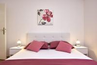 Posteľ alebo postele v izbe v ubytovaní Triple Room Trogir 13102b