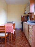 Kuchyňa alebo kuchynka v ubytovaní Apartments with a parking space Nin, Zadar - 13158