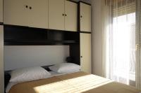 Posteľ alebo postele v izbe v ubytovaní Apartments with a parking space Nin, Zadar - 14733