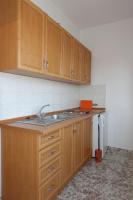Kuchyňa alebo kuchynka v ubytovaní Apartments with a parking space Nin, Zadar - 14733