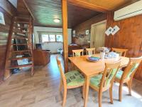 Posezení v ubytování Charming cottage KLARA with Sauna, Nature&Privacy near Prague