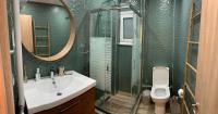 Koupelna v ubytování Cozy Apartment Metaxourgeio greendom