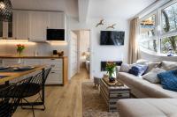 Televízia a/alebo spoločenská miestnosť v ubytovaní APARTAMENT 20B BLUE MARINE Poddąbie Basen Odkryty Brodziki Plac Zabaw dwie sypialnie