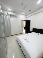Postel nebo postele na pokoji v ubytování BODU ASHI MALDIVES - Central 3 Bedroom Apartment
