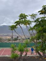 Tenis a/nebo squash v ubytování Mango nebo okolí