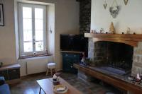 TV a/nebo společenská místnost v ubytování Très belle maison typique proche de Saint-Lary