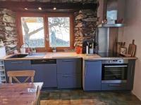 Kuchyň nebo kuchyňský kout v ubytování Très belle maison typique proche de Saint-Lary
