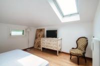 A television and/or entertainment centre at I D'A Charming Penthouse - LAKE VIEW- Como- House-130 mt-2 double bedrooms and 2 double bathrooms a spacious living room-Full equipped kitchen-Private garden and terrace-Private covered parking