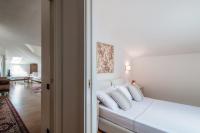 A bed or beds in a room at I D'A Charming Penthouse - LAKE VIEW- Como- House-130 mt-2 double bedrooms and 2 double bathrooms a spacious living room-Full equipped kitchen-Private garden and terrace-Private covered parking