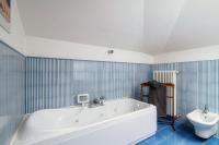 A bathroom at I D'A Charming Penthouse - LAKE VIEW- Como- House-130 mt-2 double bedrooms and 2 double bathrooms a spacious living room-Full equipped kitchen-Private garden and terrace-Private covered parking