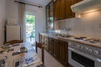 Kuchyň nebo kuchyňský kout v ubytování Apartment Umag 7063b