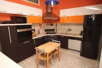 Kuchyňa alebo kuchynka v ubytovaní Apartments with a parking space Makarska - 9696