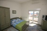 Posteľ alebo postele v izbe v ubytovaní Apartments with a parking space Makarska - 9696
