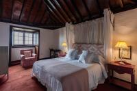 A bed or beds in a room at Isla Baja Suites