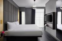 Hotel AMANO Covent Gardenにあるベッド
