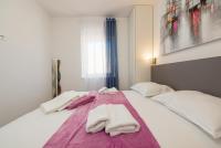 Posteľ alebo postele v izbe v ubytovaní La Prima Privlaka Luxury Apartments I