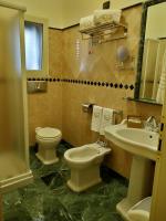 Hotel Trinacriaにあるバスルーム