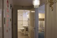 Koupelna v ubytování London 2 Bed 2 Bath Apartment Holiday Home - Free Parking - 3min walk to the Train station - 19min to London Liverpool Street 5min to Victoria Line 1GB Broadband super fast Internet GROUND FLOOR 100s of shops restaurants bakeries 24-hour ASDA superstore