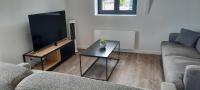 Telewizja i/lub zestaw kina domowego w obiekcie LES APPARTEMENTS DE LA B
