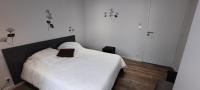 Łóżko lub łóżka w pokoju w obiekcie LES APPARTEMENTS DE LA B