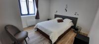 Łóżko lub łóżka w pokoju w obiekcie LES APPARTEMENTS DE LA B