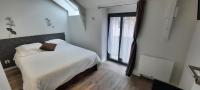 Łóżko lub łóżka w pokoju w obiekcie LES APPARTEMENTS DE LA B