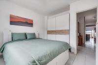 Posteľ alebo postele v izbe v ubytovaní Home2Book Cozy Sea Views Punta Sardina Lighthouse