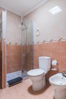 Kúpeľňa v ubytovaní Home2Book Cozy Sea Views Punta Sardina Lighthouse