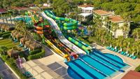 Bazén v ubytování Crystal Flora Beach Resort - Ultimate All Inclusive nebo v jeho okolí