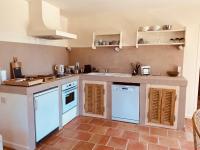 Kuchyňa alebo kuchynka v ubytovaní La Bastide des Oliviers Provence - Mirabel aux Baronnies