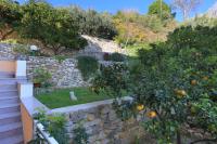 Vonkajšia záhrada v ubytovaní Apartment Podgora 2594b