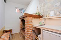 Kuchyňa alebo kuchynka v ubytovaní Apartment Podgora 2594b