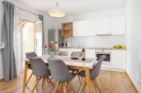 Kuchyňa alebo kuchynka v ubytovaní Apartment Podgora 2594b