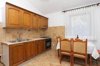 Kuchyňa alebo kuchynka v ubytovaní Apartment Podgora 2614c