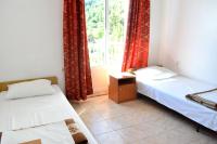 Posteľ alebo postele v izbe v ubytovaní Apartments by the sea Podaca, Makarska - 2617