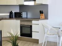 A kitchen or kitchenette at Ocean Garden Suite 004 con vistas al mar