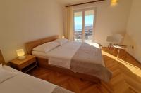 Posteľ alebo postele v izbe v ubytovaní Apartments by the sea Duce, Omis - 2821