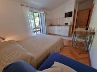Kuchyňa alebo kuchynka v ubytovaní Apartments by the sea Duce, Omis - 2821