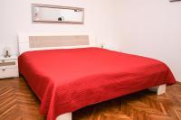 Un ou plusieurs lits dans un hébergement de l&#39;établissement Apartments by the sea Postira, Brac - 2888